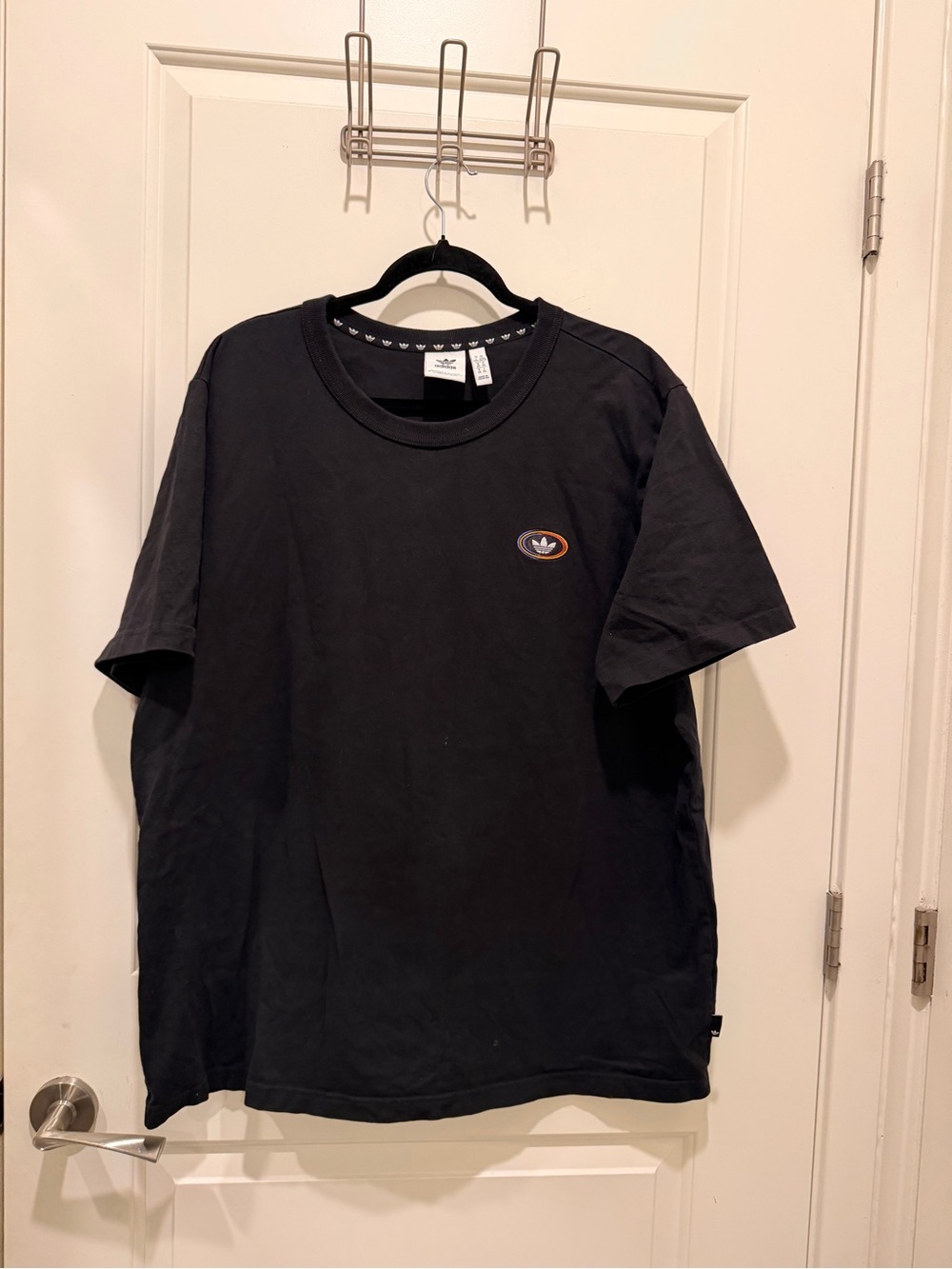 Adidas Originals 90s
Graphic Print Tee Black Size XL